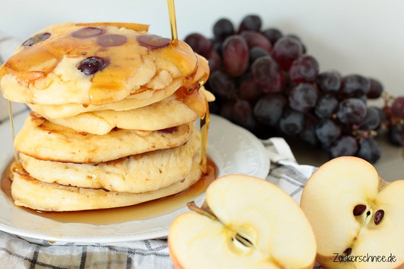 Apfel-Trauben-Pancakes bei Dila vs Kitchen • Zuckerschnee