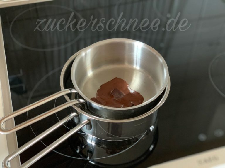 Schokolade schmelzen im Wasserbad