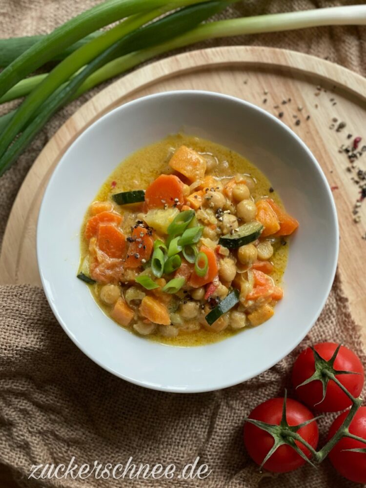 Süßkartoffel Curry mit Kichererbsen &amp; Kokosmilch Rezept • Zuckerschnee.de