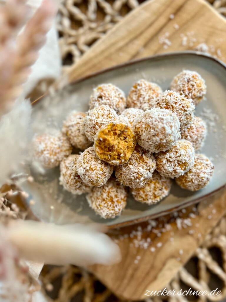 Bliss Balls mit Karotten und Kokos
