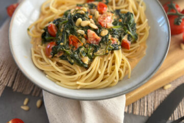 Pasta mit Spinat Sahne Soße