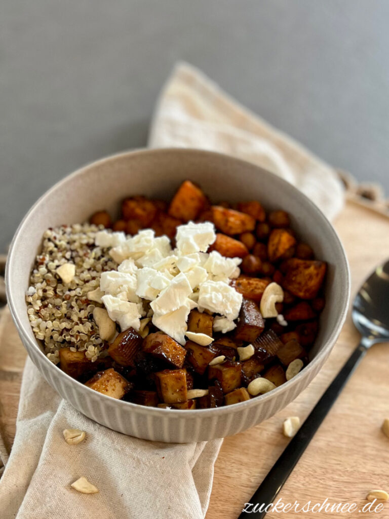 Bowl Rezept mit Tofu Süßkartoffel Feta Quinoa