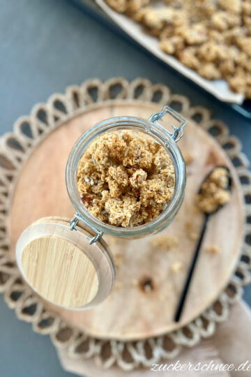 Granola mit Honig und Nüssen