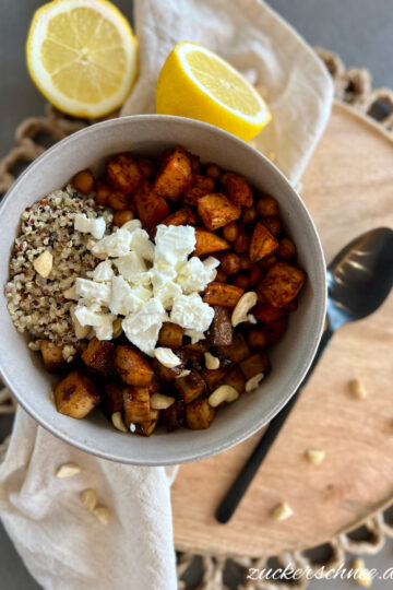 Proteinreiche Bowl mit Tofu Süßkartoffel Feta Quinoa