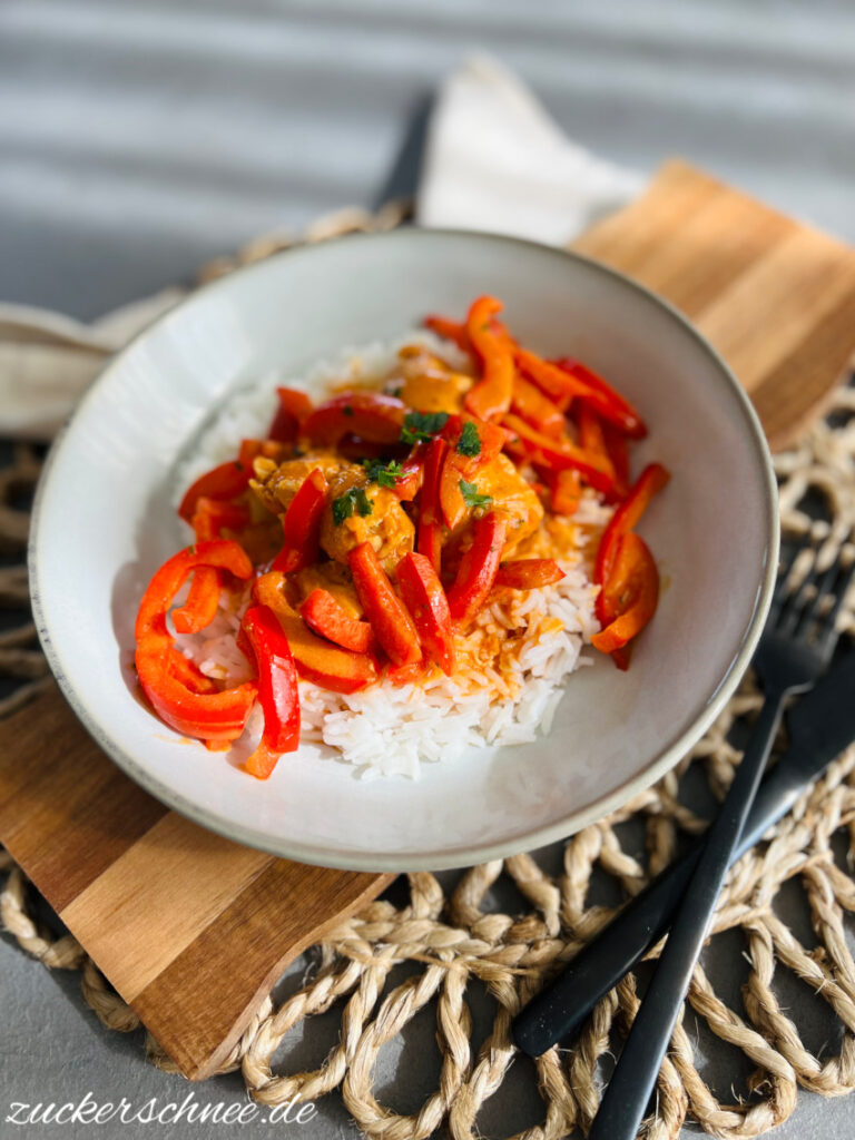 Schnelle Paprika Hähnchen Pfanne mit Reis