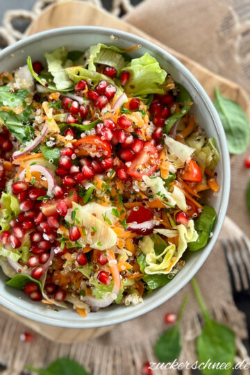 Quinoasalat mit Granatapfel und Honig Senf Dressing