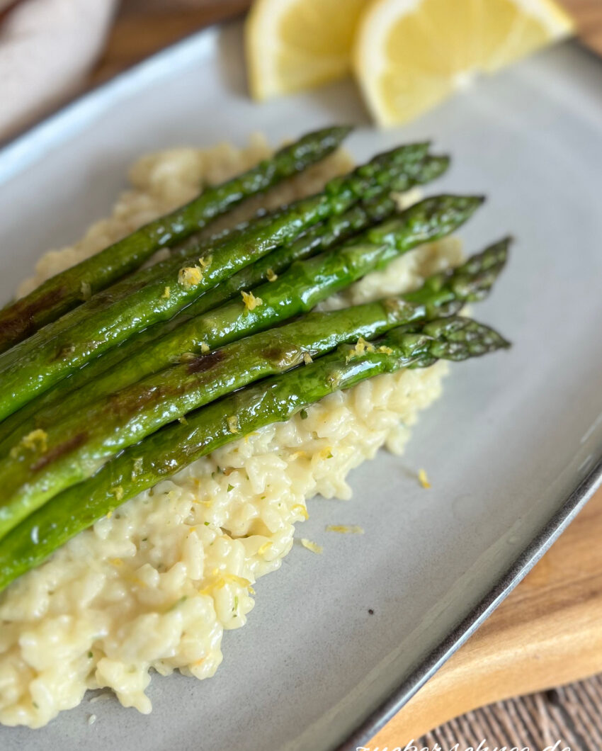 Petersilien-Risotto mit grünem Spargel