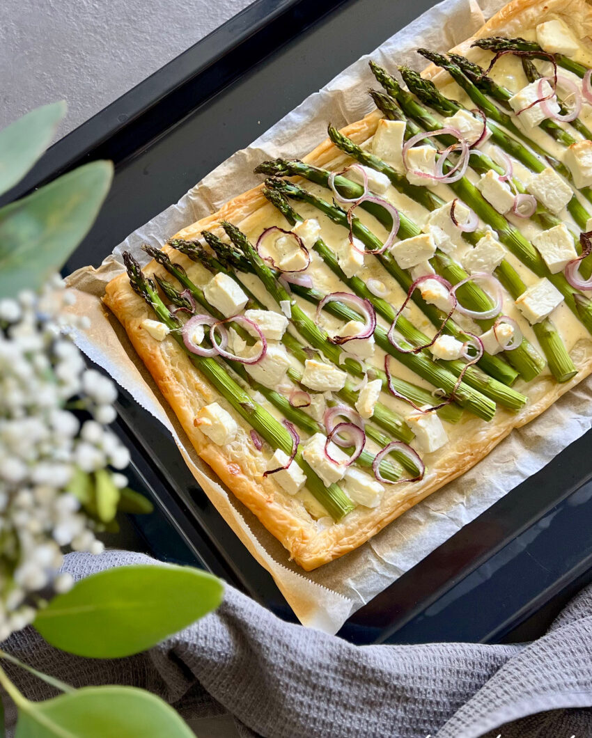 Spargel-Tarte mit grünem Spargel und Blätterteig – einfach, schnell und perfekt für den Alltag