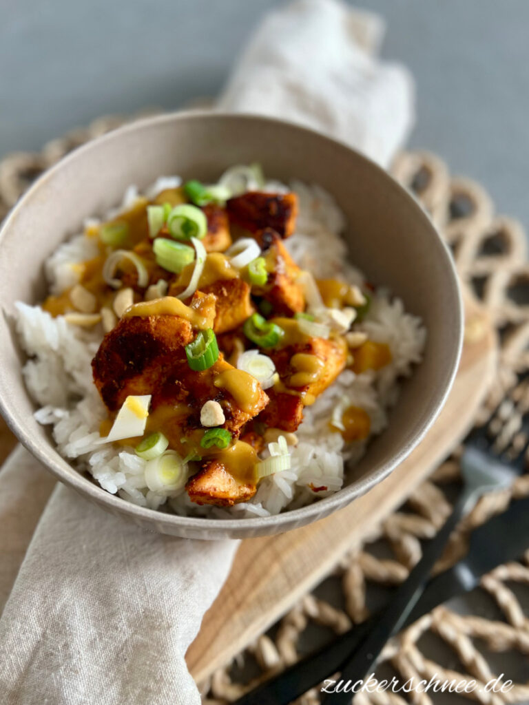 Gesunde Hähnchen Bowl-mit selbst gemachter Erdnusssoße
