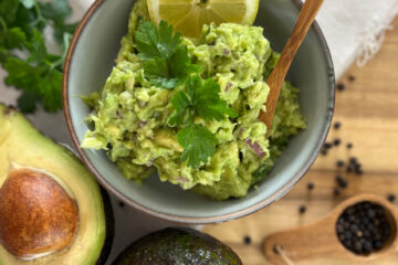 gesunder Brotaufstrich Avocado Erbsen Dip