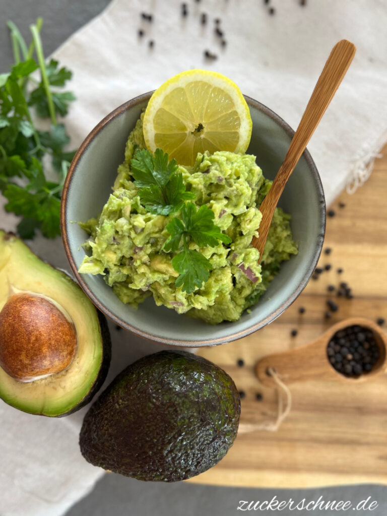 gesunder Brotaufstrich Avocado Erbsen Dip
